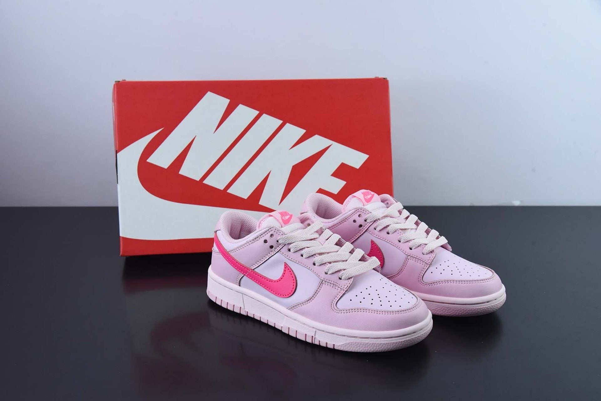 Dunk Low Triple Pink