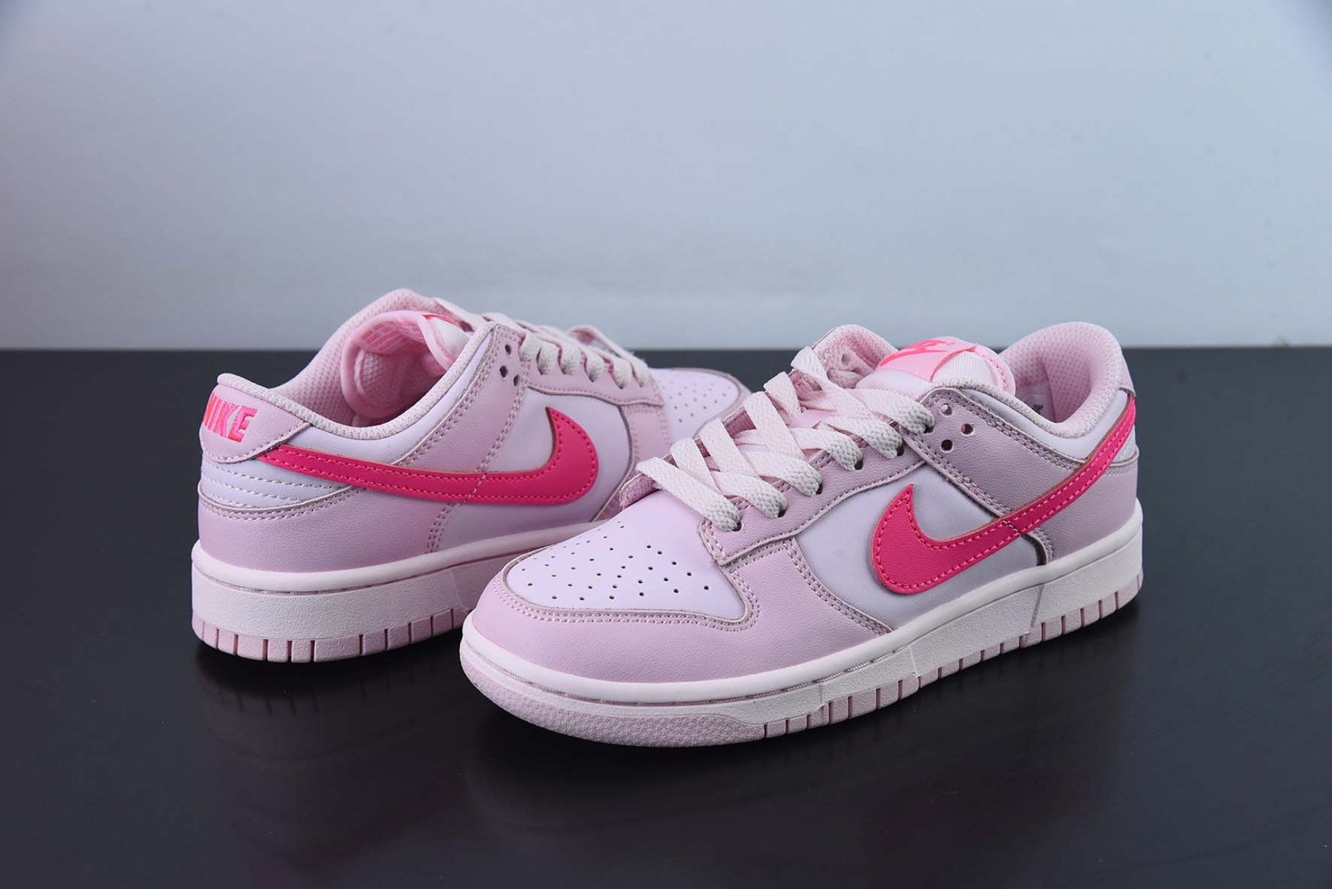 Dunk Low Triple Pink
