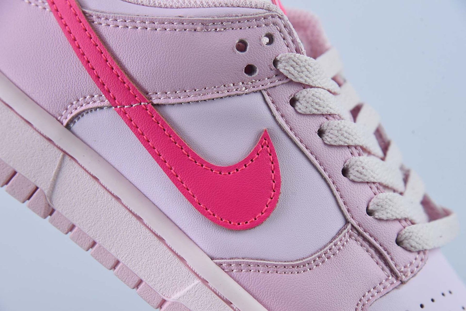 Dunk Low Triple Pink