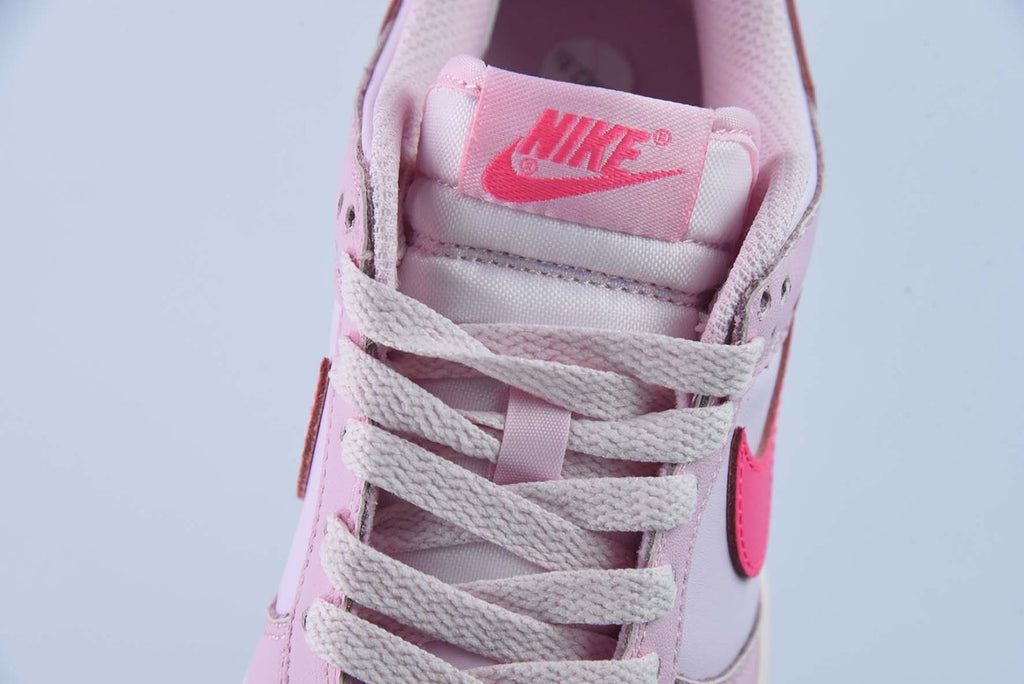 Dunk Low Triple Pink