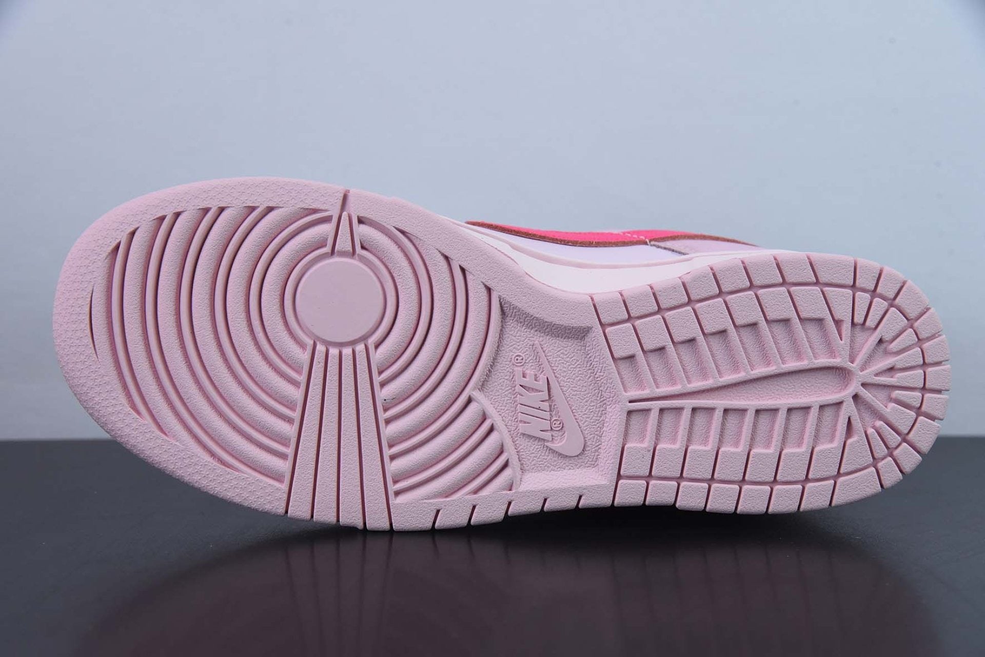 Dunk Low Triple Pink