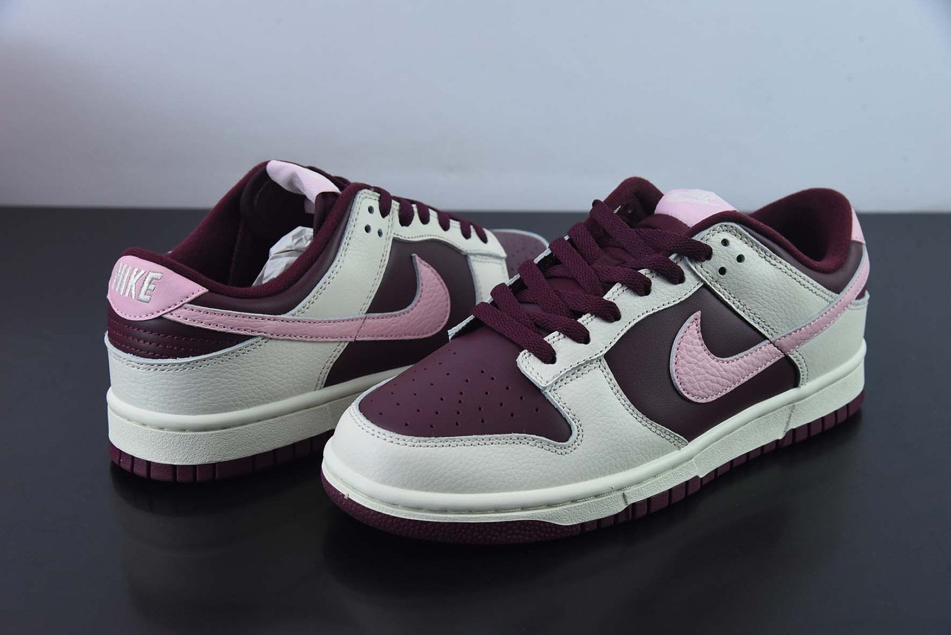 Dunk Low Retro PRM Valentine's Day 2023