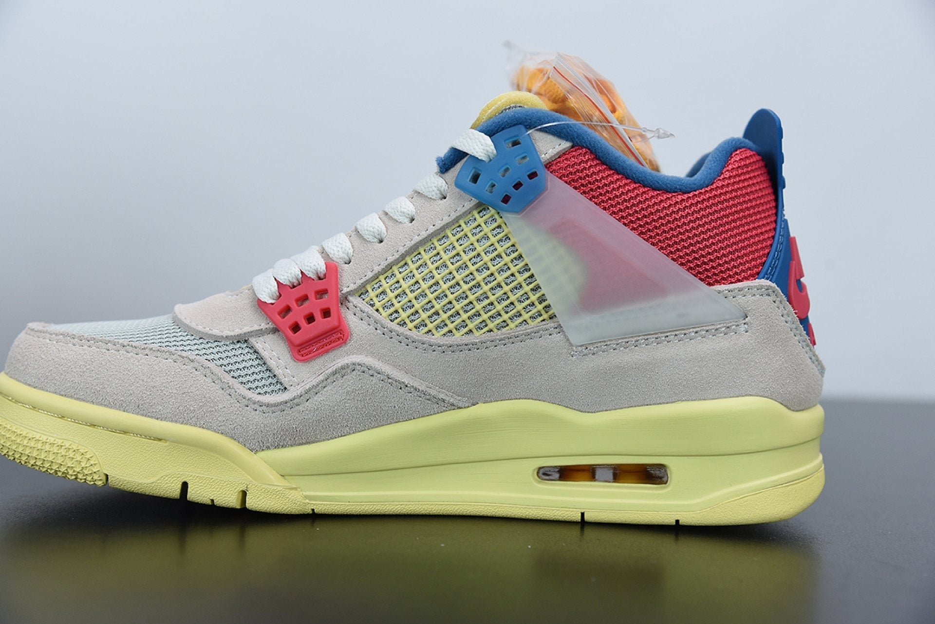 Air Jordan 4 Retro Union Guava Ice