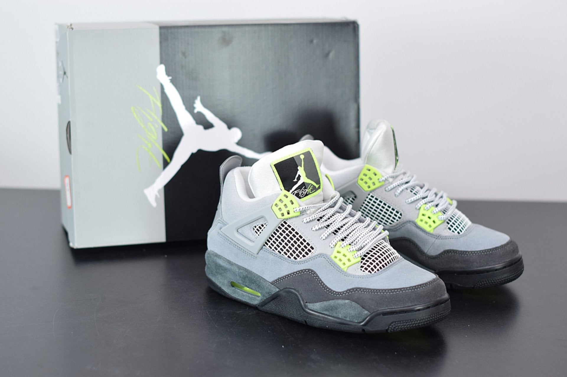 Air Jordan 4 Retro SE 95 Neon