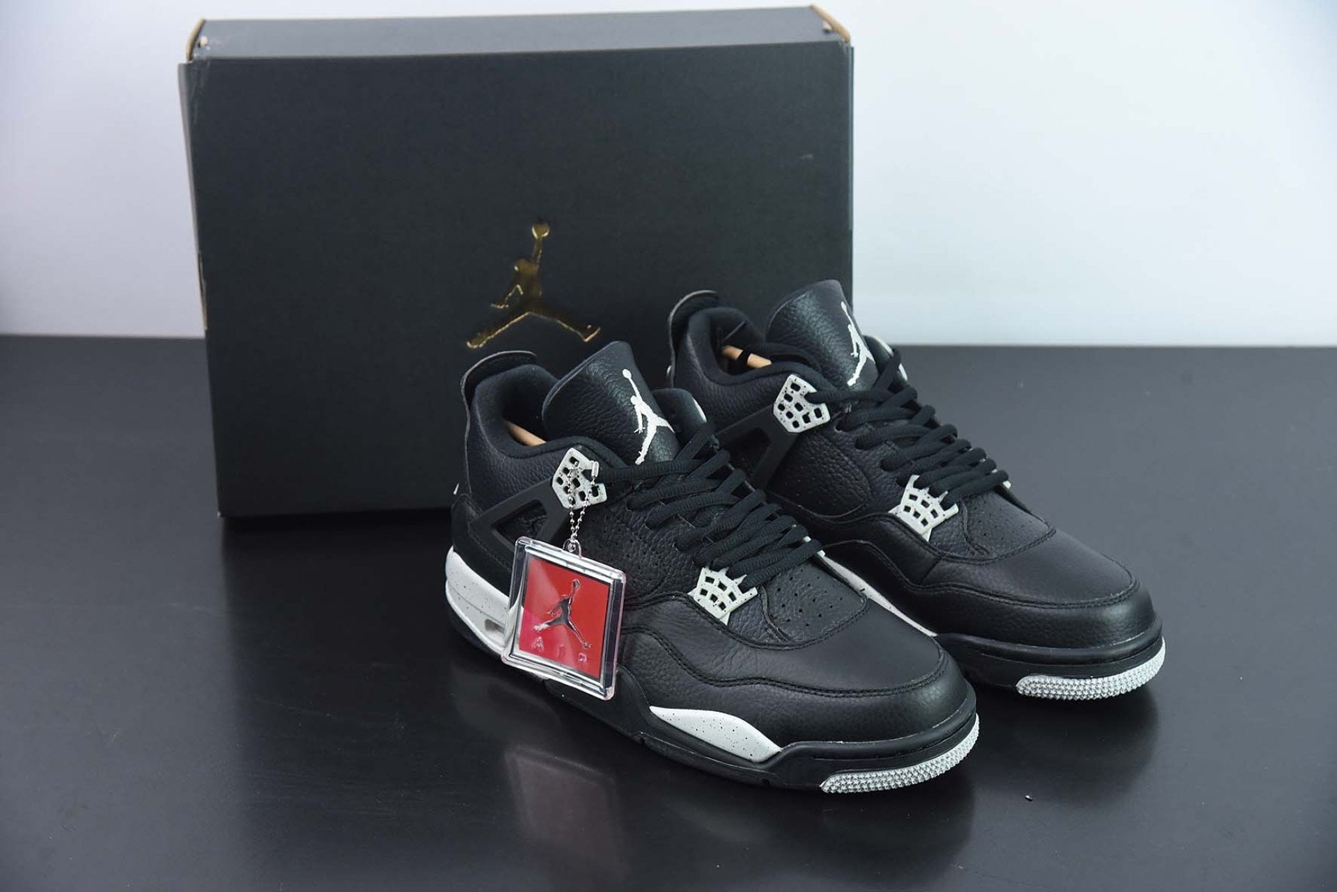 Air Jordan 4 Retro Oreo