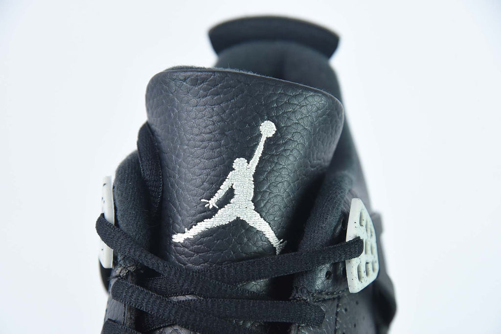 Air Jordan 4 Retro Oreo