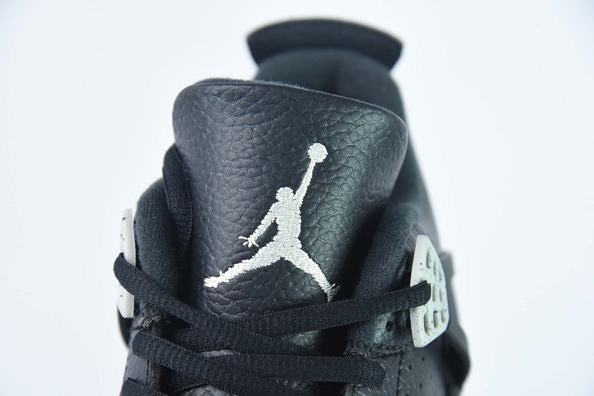 Air Jordan 4 Retro Oreo