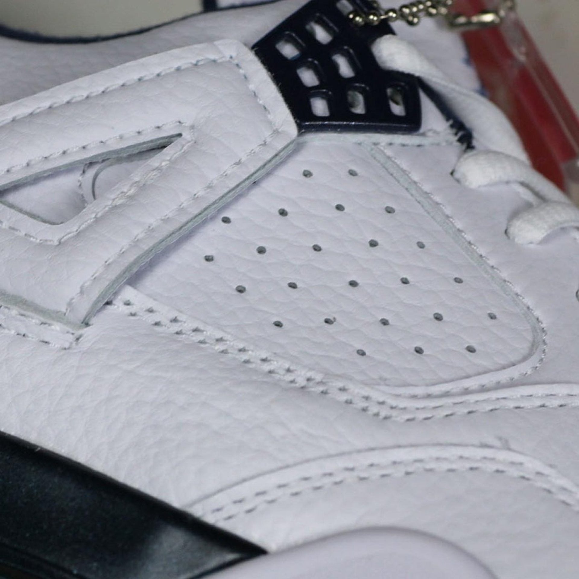 Air Jordan 4 Retro Columbia