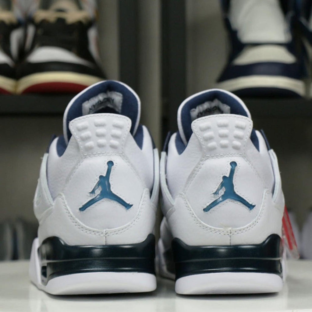 Air Jordan 4 Retro Columbia