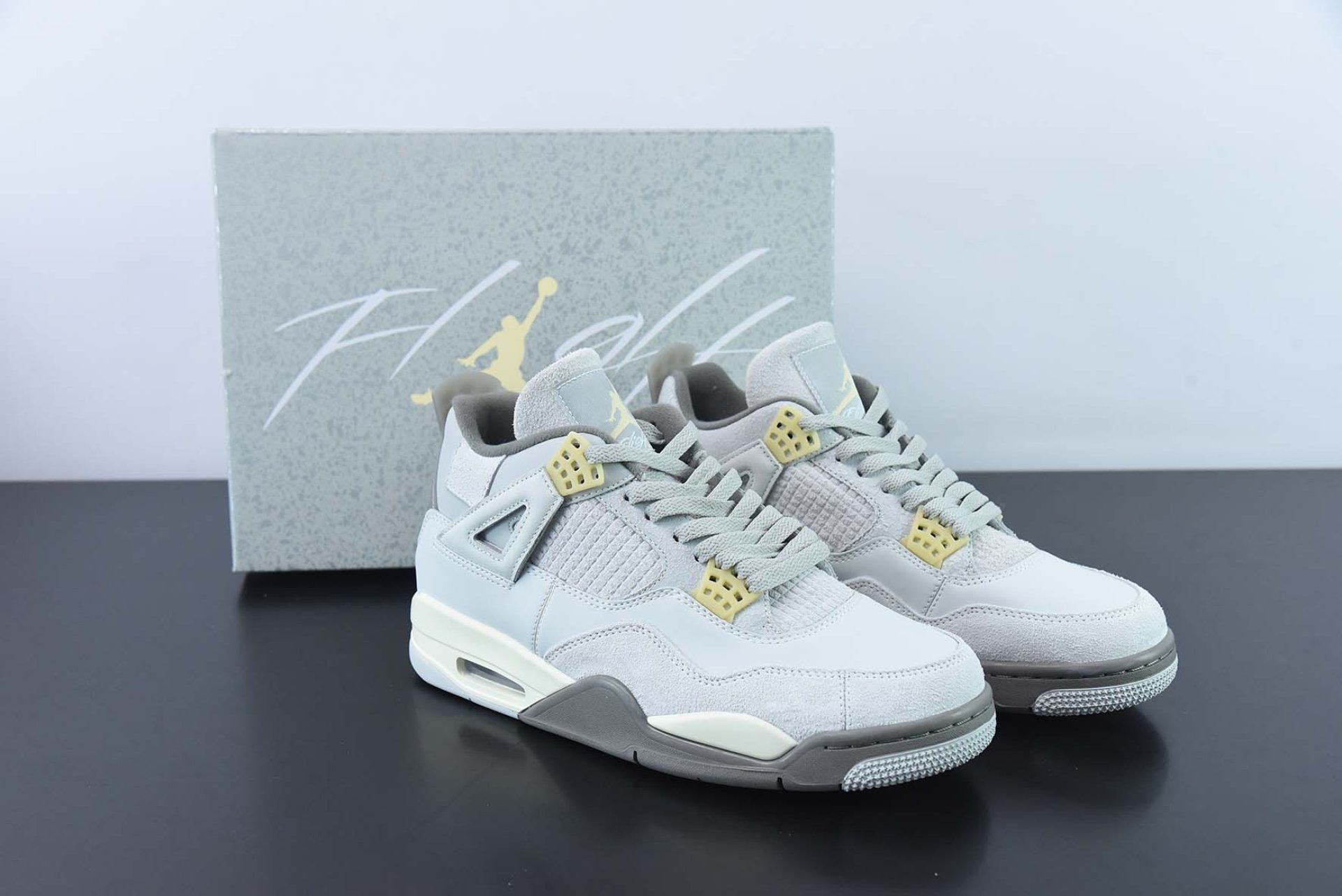 Air Jordan 4 Retro SE Craft Photon Dust