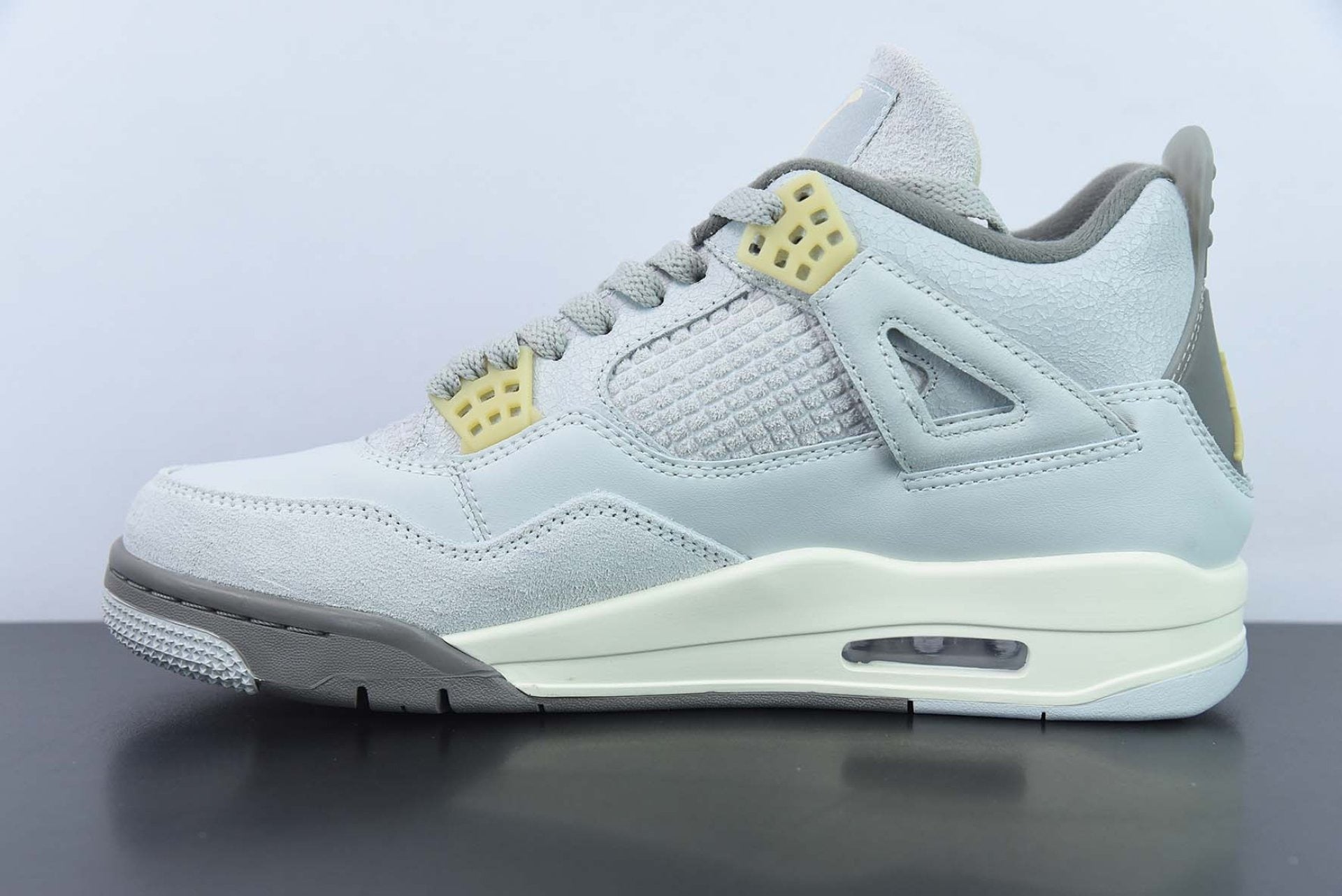 Air Jordan 4 Retro SE Craft Photon Dust