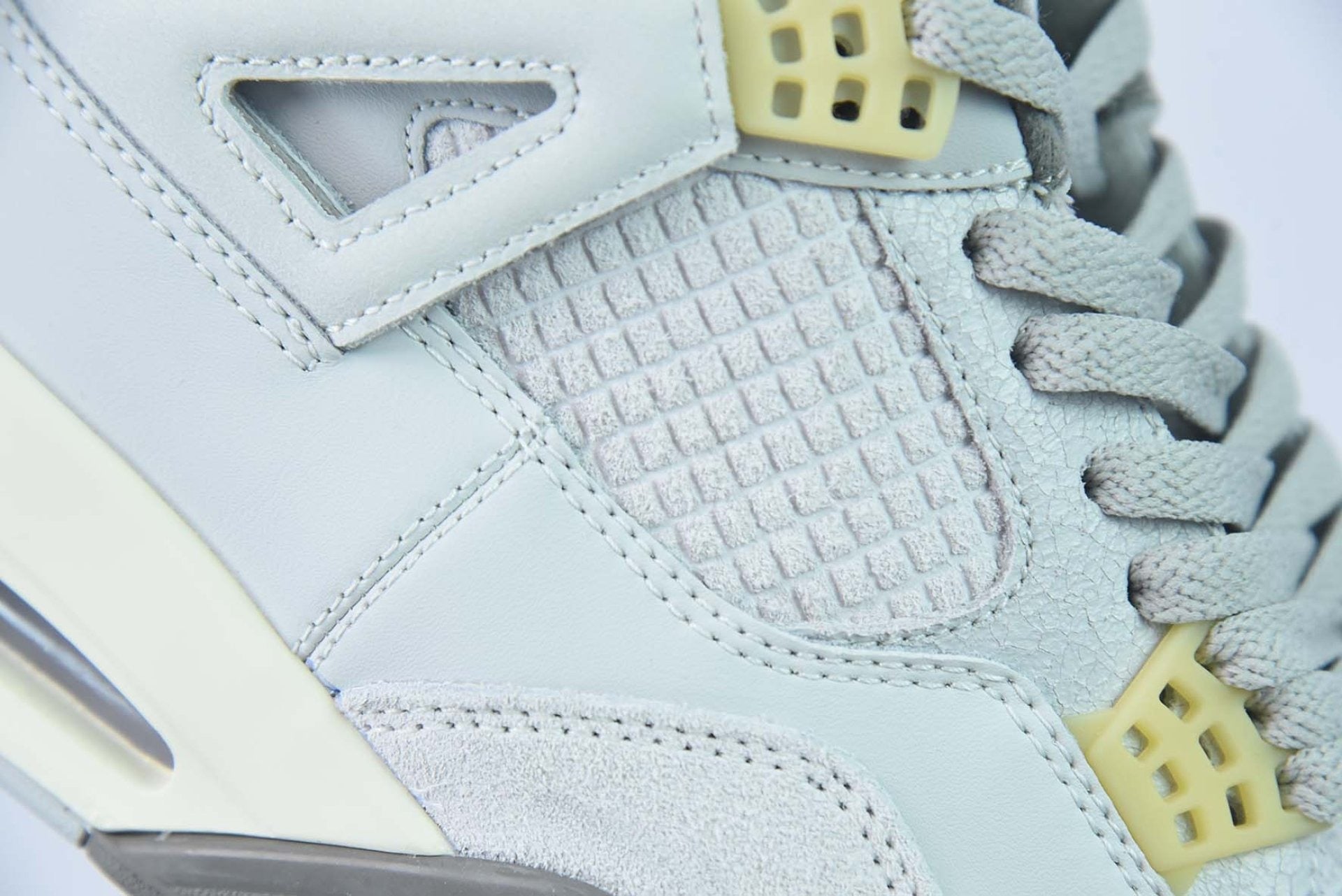 Air Jordan 4 Retro SE Craft Photon Dust