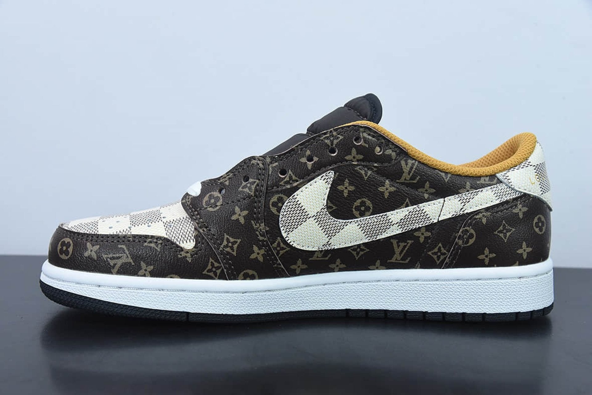 Travis Scott x Nike Air Jordan 1 Low OG