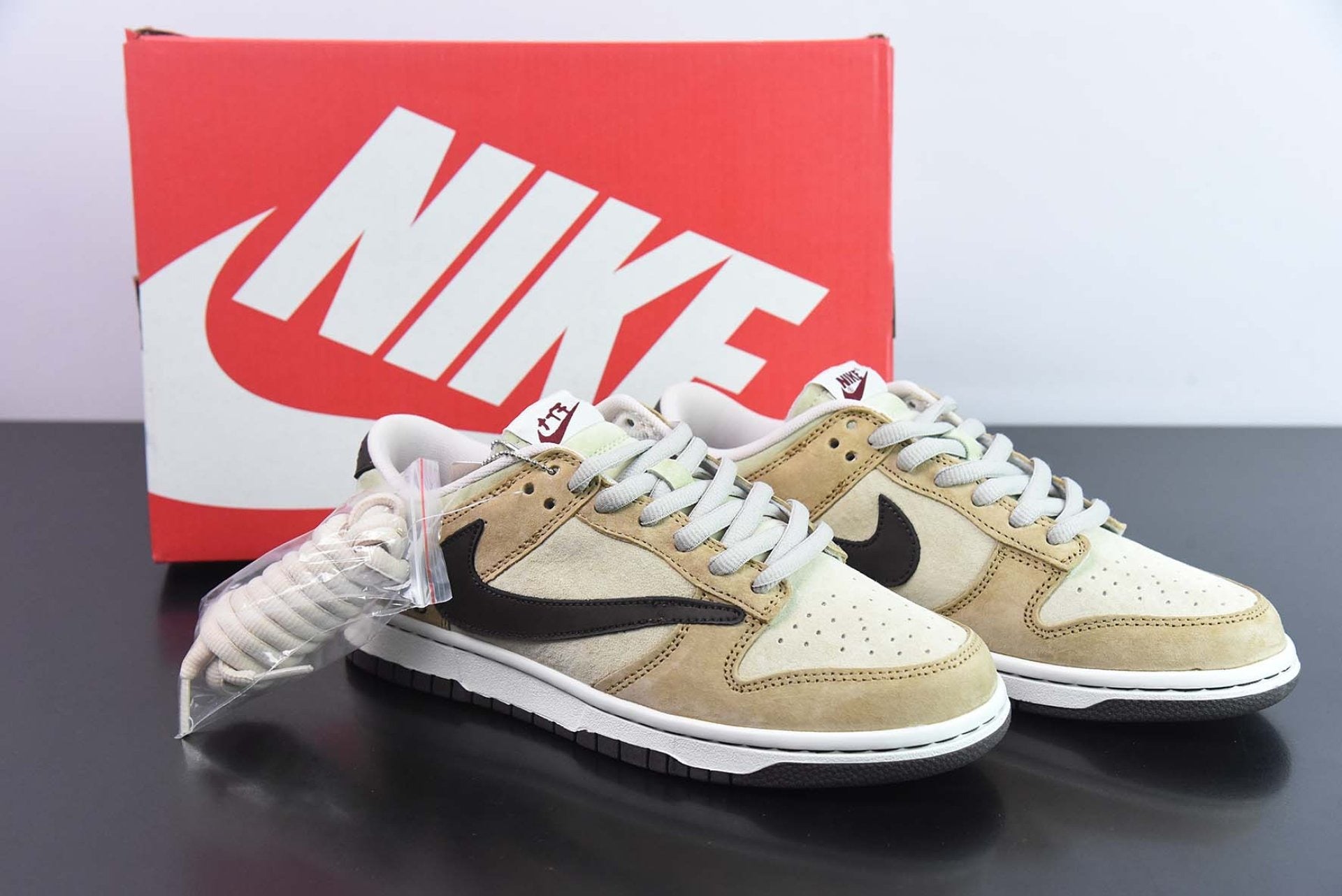 PlayStation 5 x Travis Scott x SB Dunk Low CU1726-666
