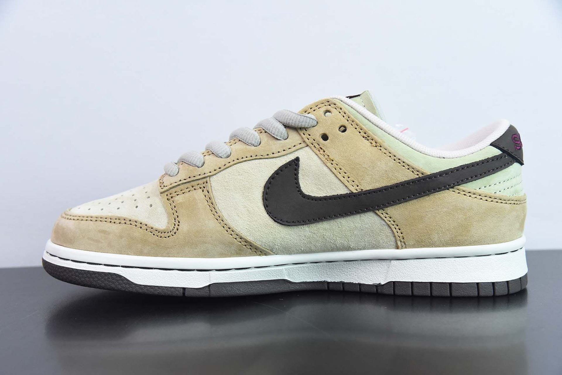 PlayStation 5 x Travis Scott x SB Dunk Low CU1726-666