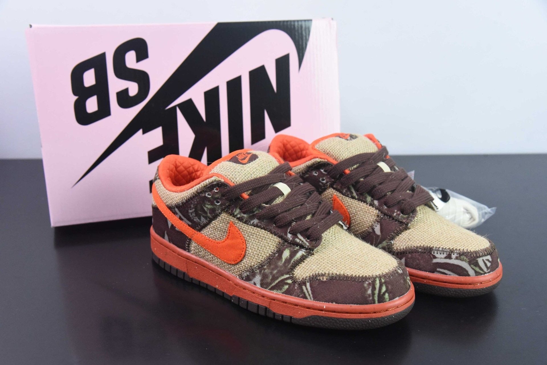 SB Dunk Low Reese Forbes Hunter