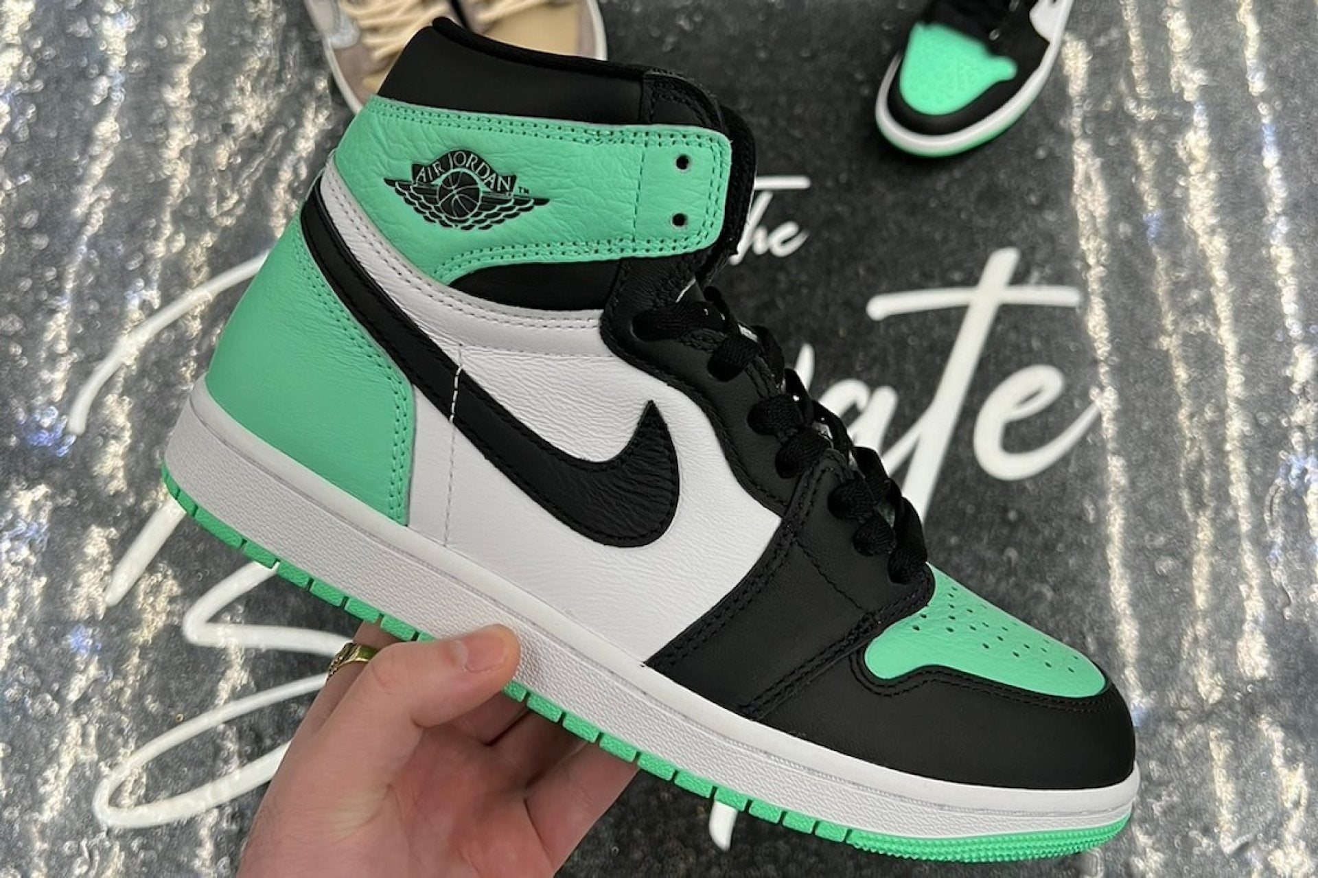 Air Jordan 1 High OG Green Glow DZ5485-130
