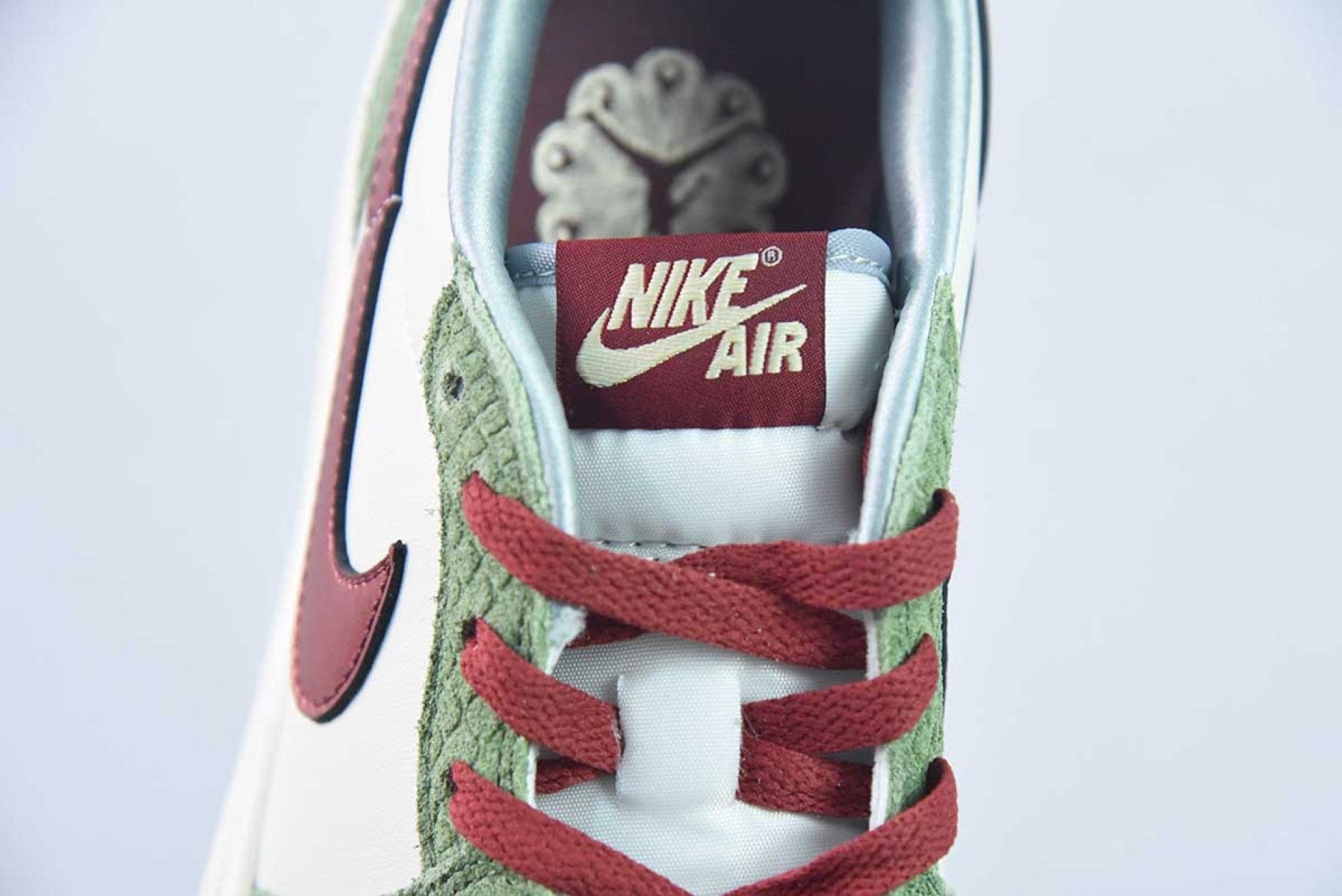 Air Jordan 1 Retro Low OG Year of the Dragon 2024