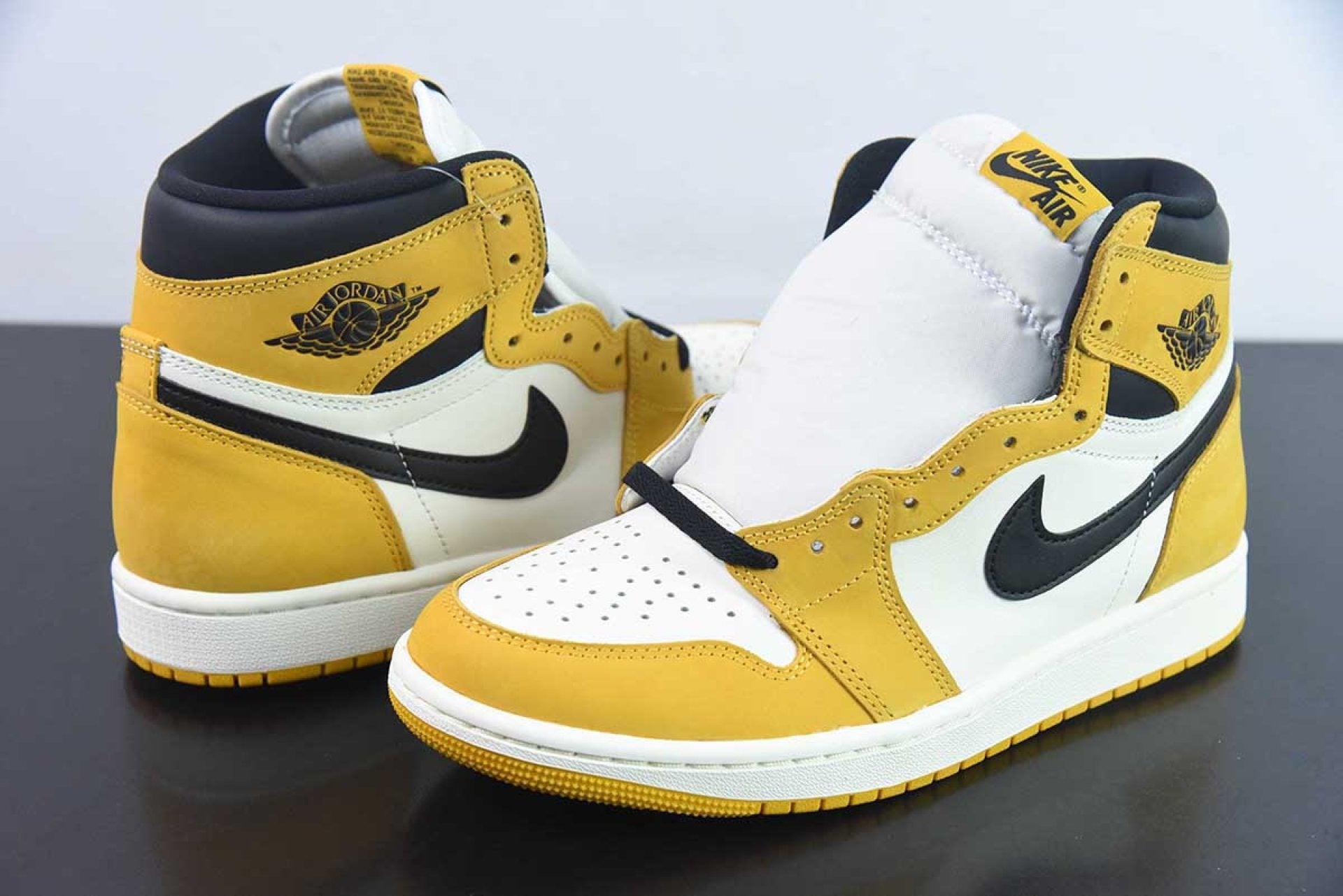 Air Jordan 1 Retro High OG Yellow Ochre