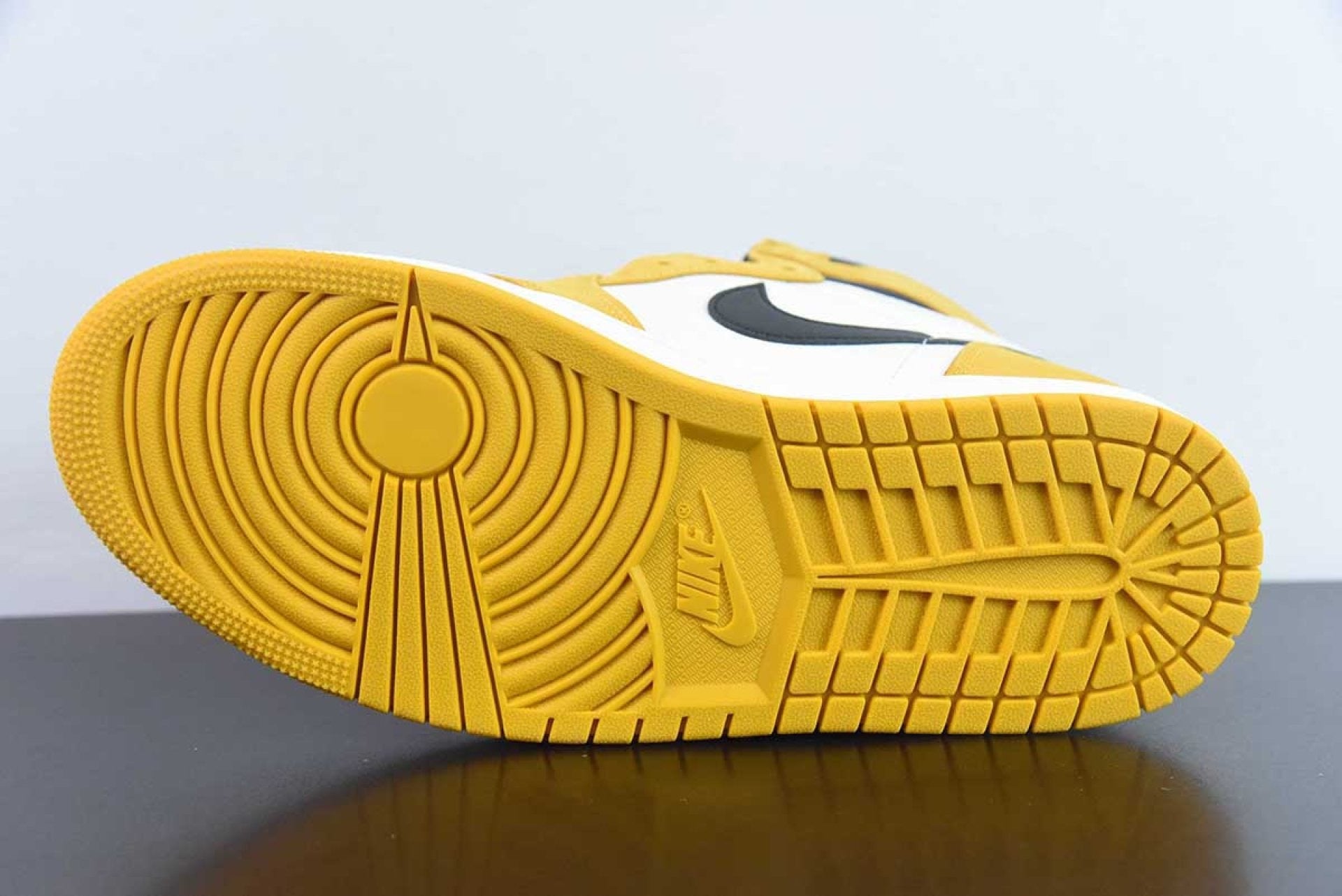 Air Jordan 1 Retro High OG Yellow Ochre