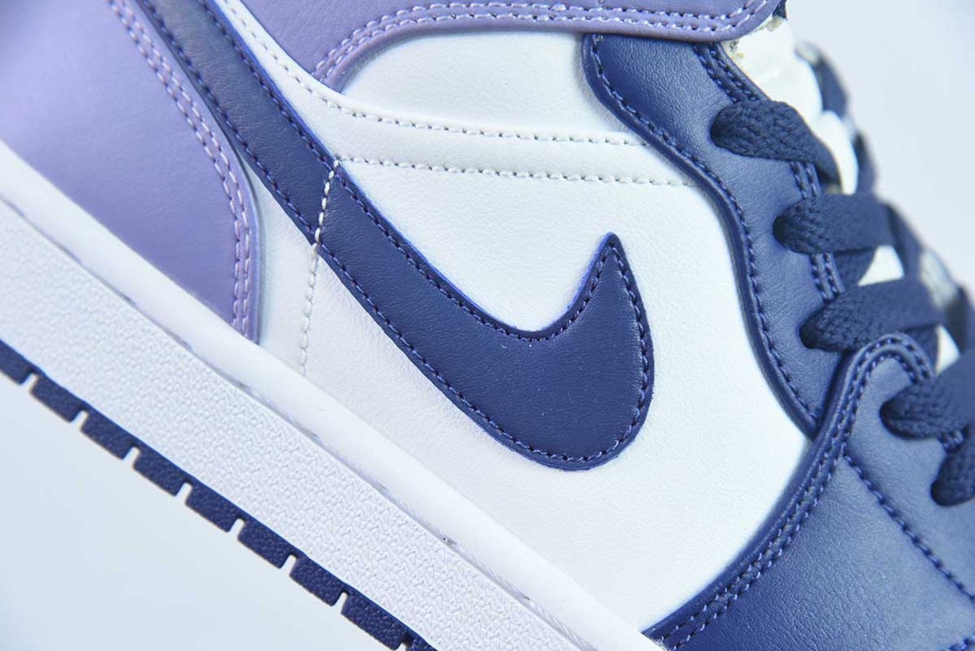 Air Jordan 1 Mid Blueberry