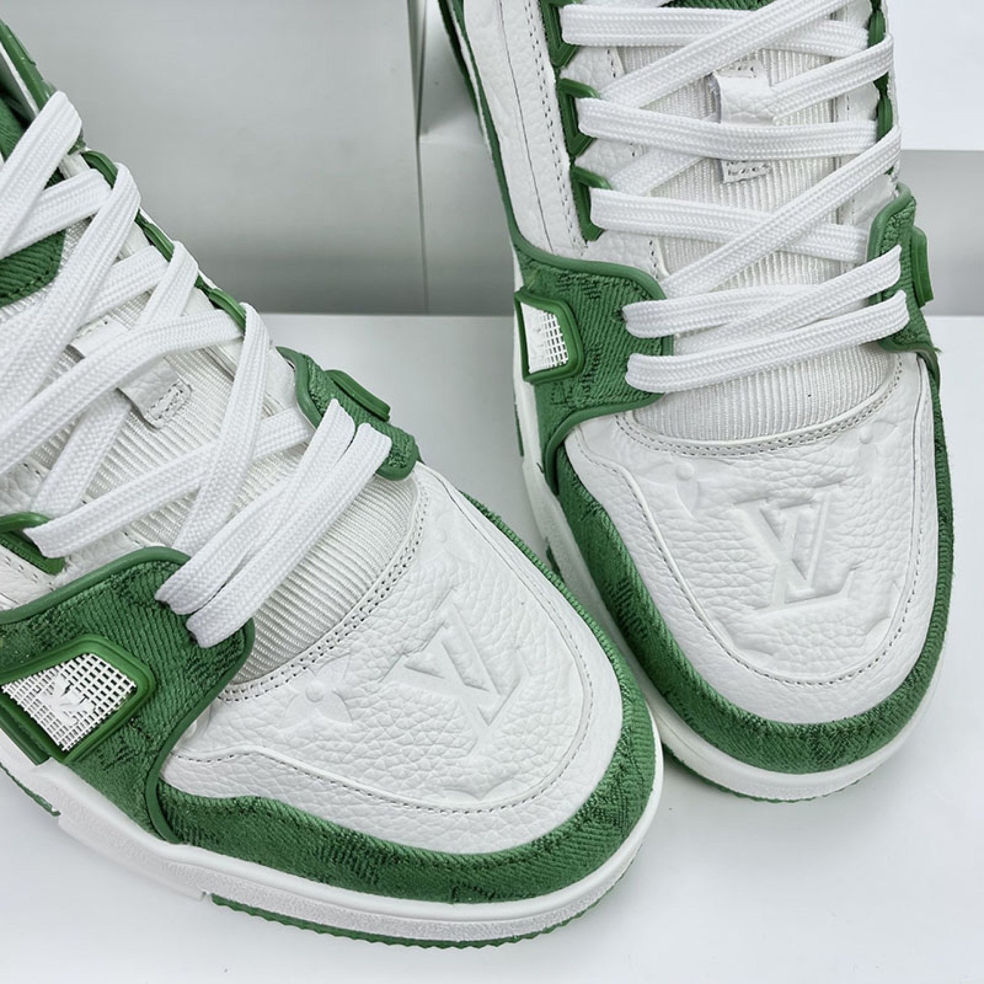 Luxury Virgil Trainer Sneakers Green Monogram Denim White