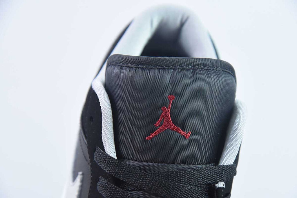 Air Jordan 1 Low Black Wolf Grey - Listinge