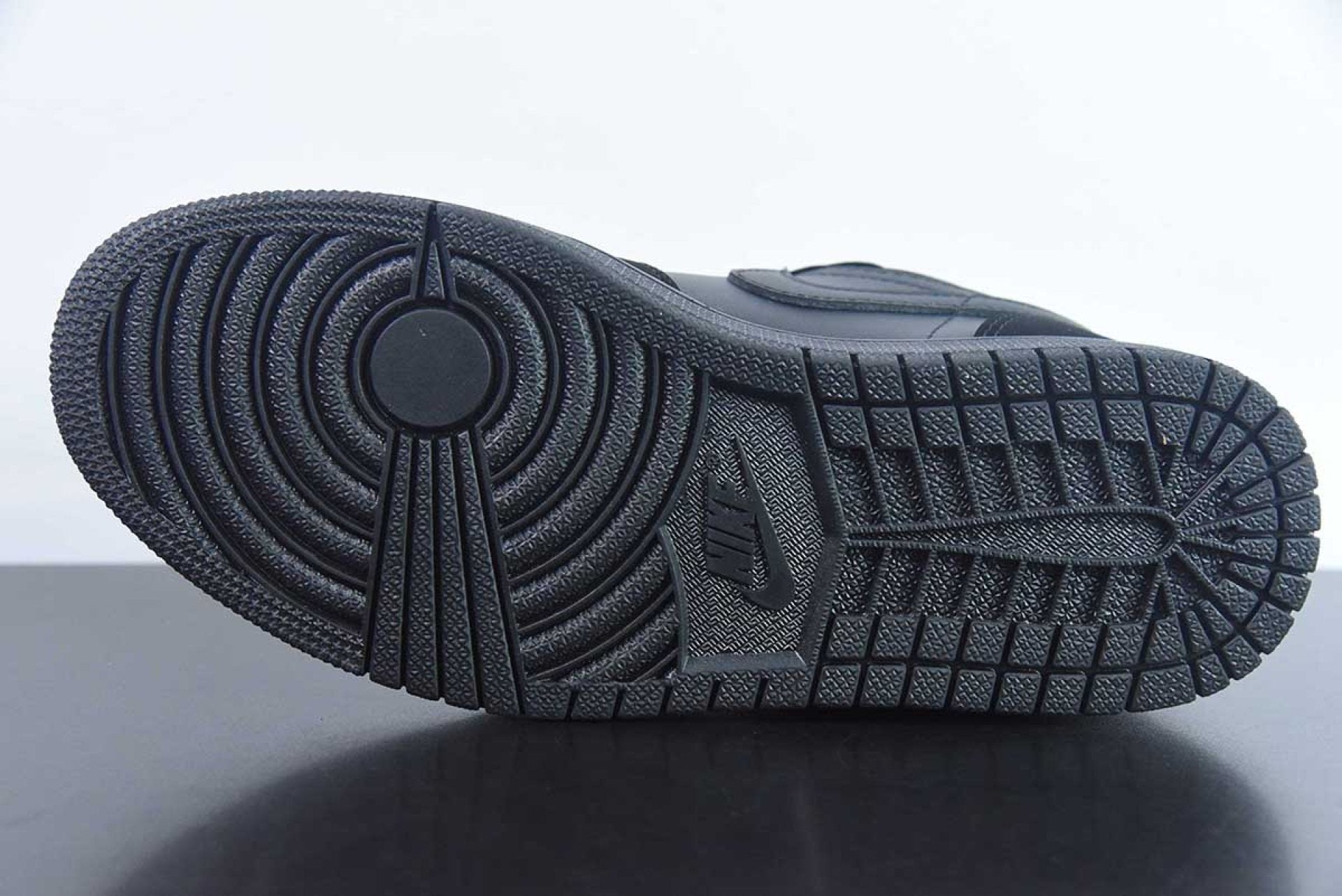 Air Jordan 1 Retro Low Triple Black