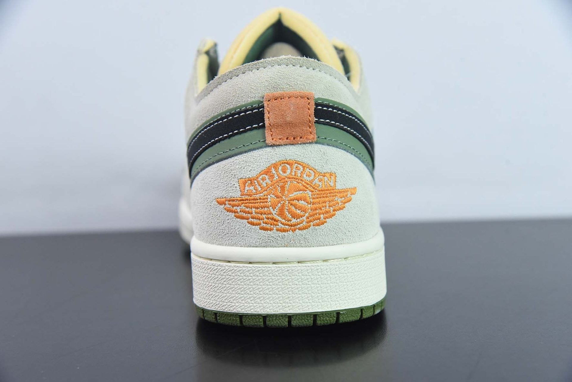 Air Jordan 1 Low SE Craft Light Olive