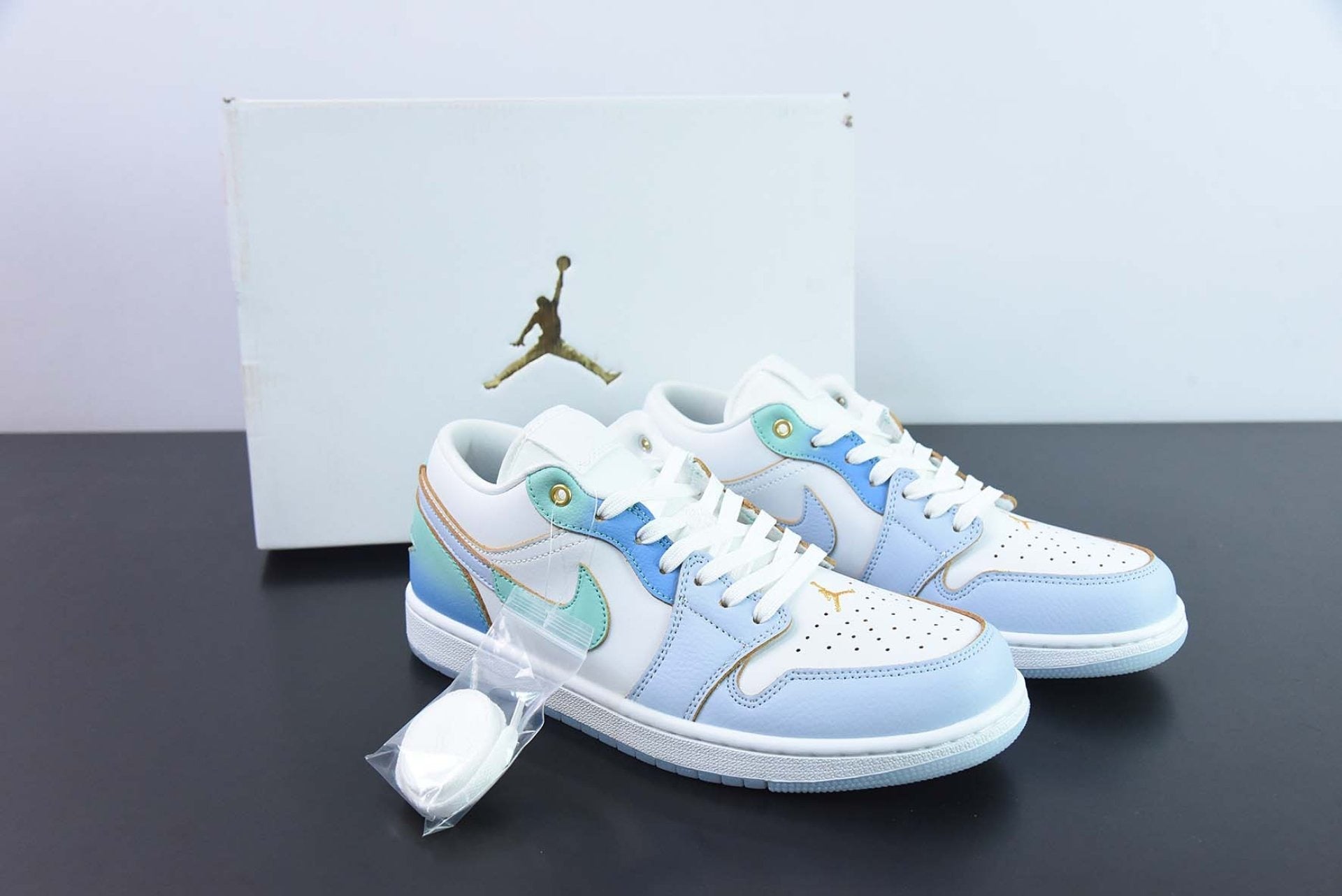 Air Jordan 1 Low SE Emerald Rise