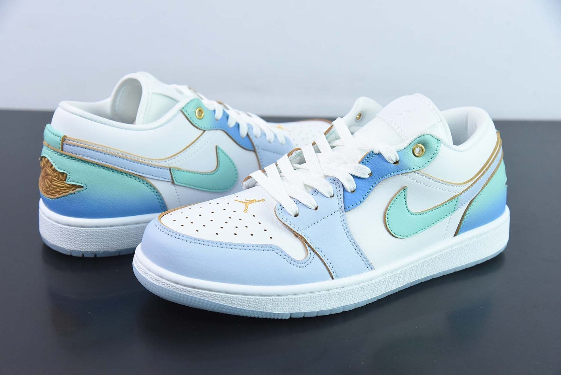 Air Jordan 1 Low SE Emerald Rise