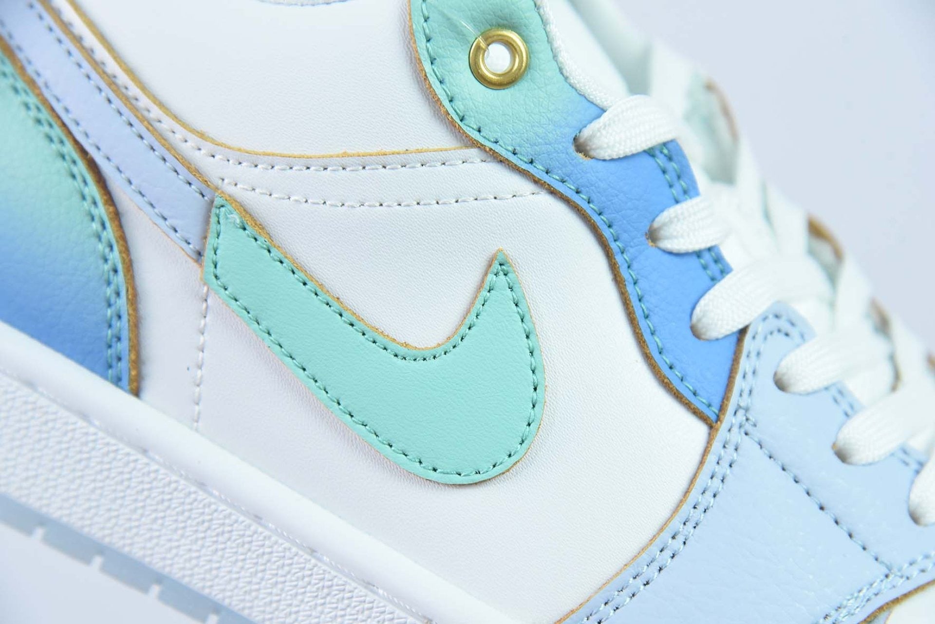 Air Jordan 1 Low SE Emerald Rise