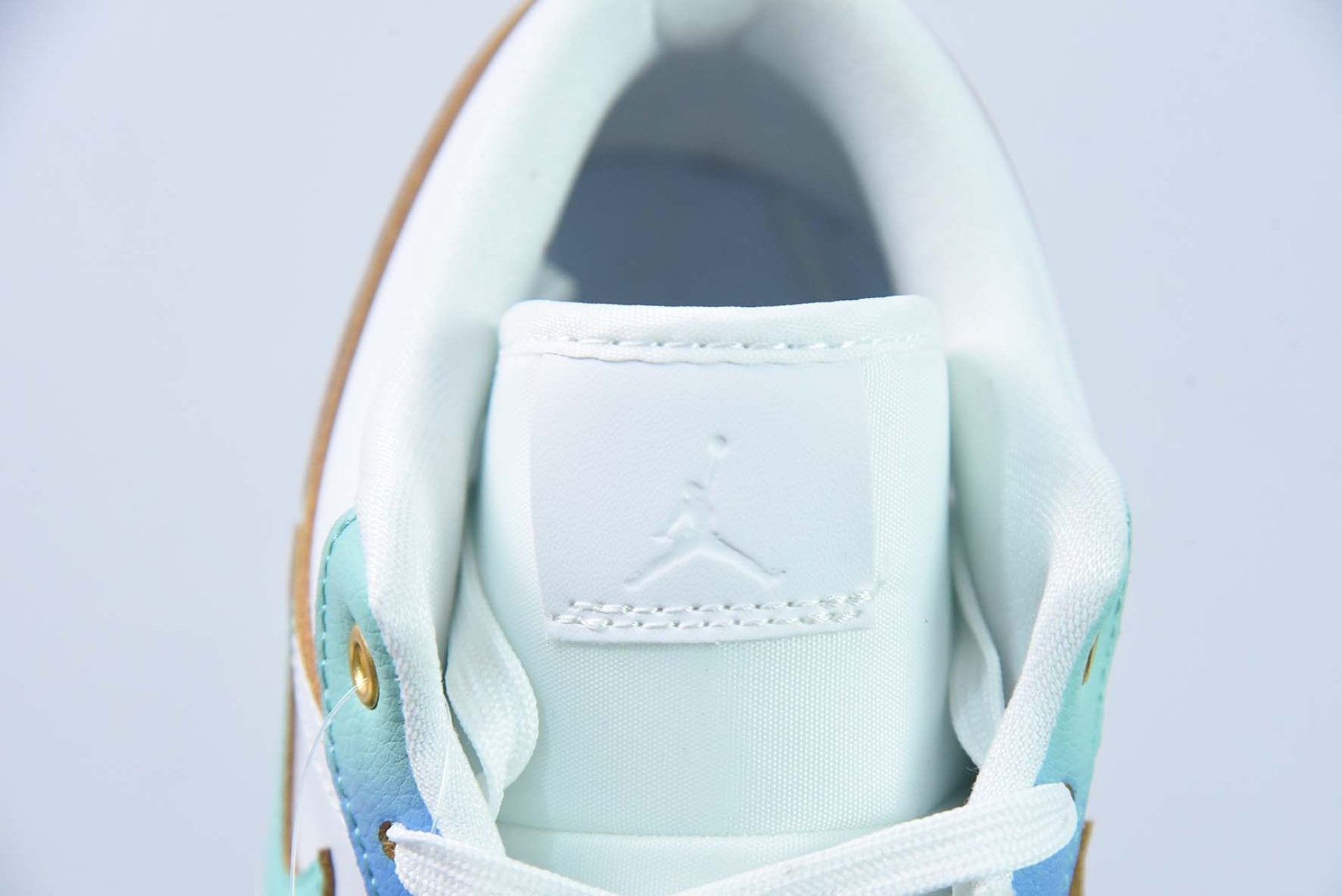 Air Jordan 1 Low SE Emerald Rise
