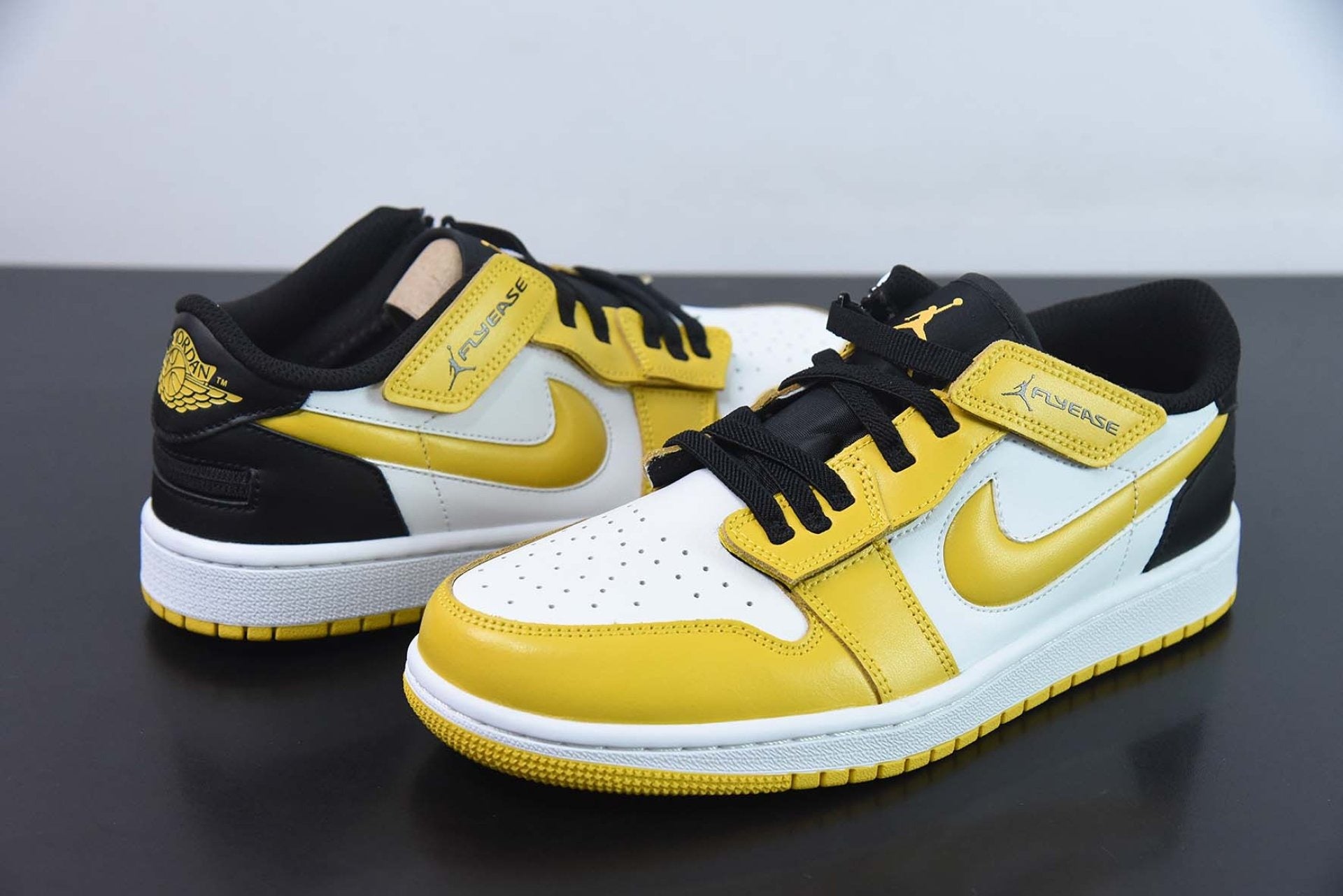 Air Jordan 1 Low FlyEase University Gold