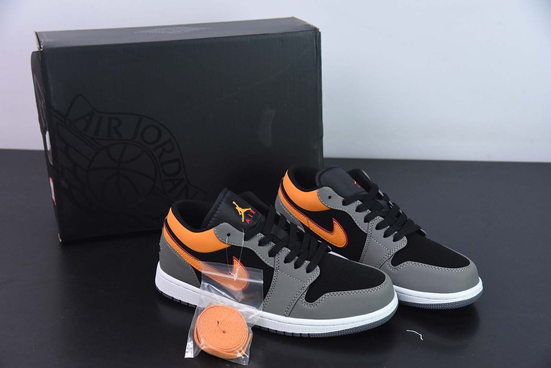 Air Jordan 1 Low SE Light Graphite Vivid Orange