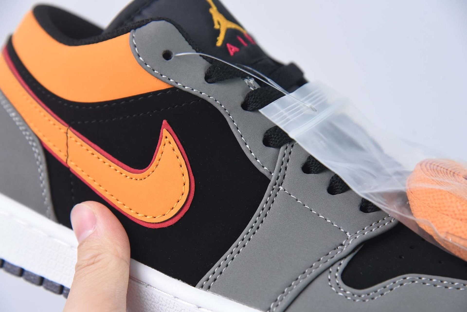 Air Jordan 1 Low SE Light Graphite Vivid Orange