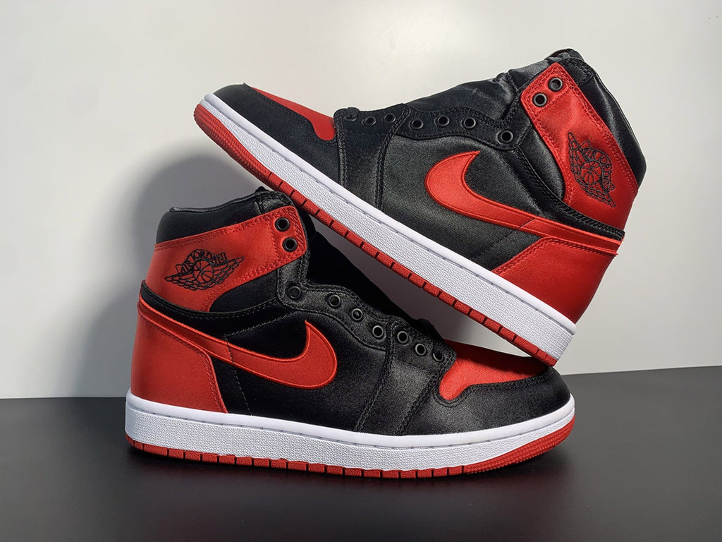 Air Jordan 1 Retro High OG Satin Bred