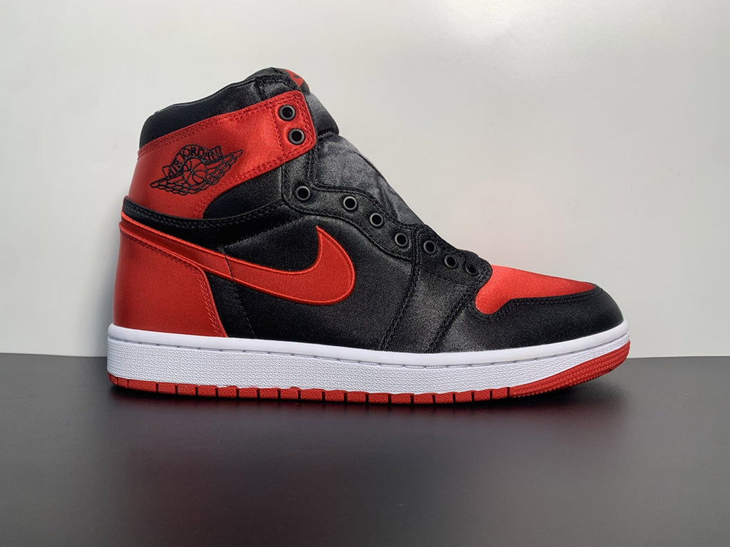 Air Jordan 1 Retro High OG Satin Bred