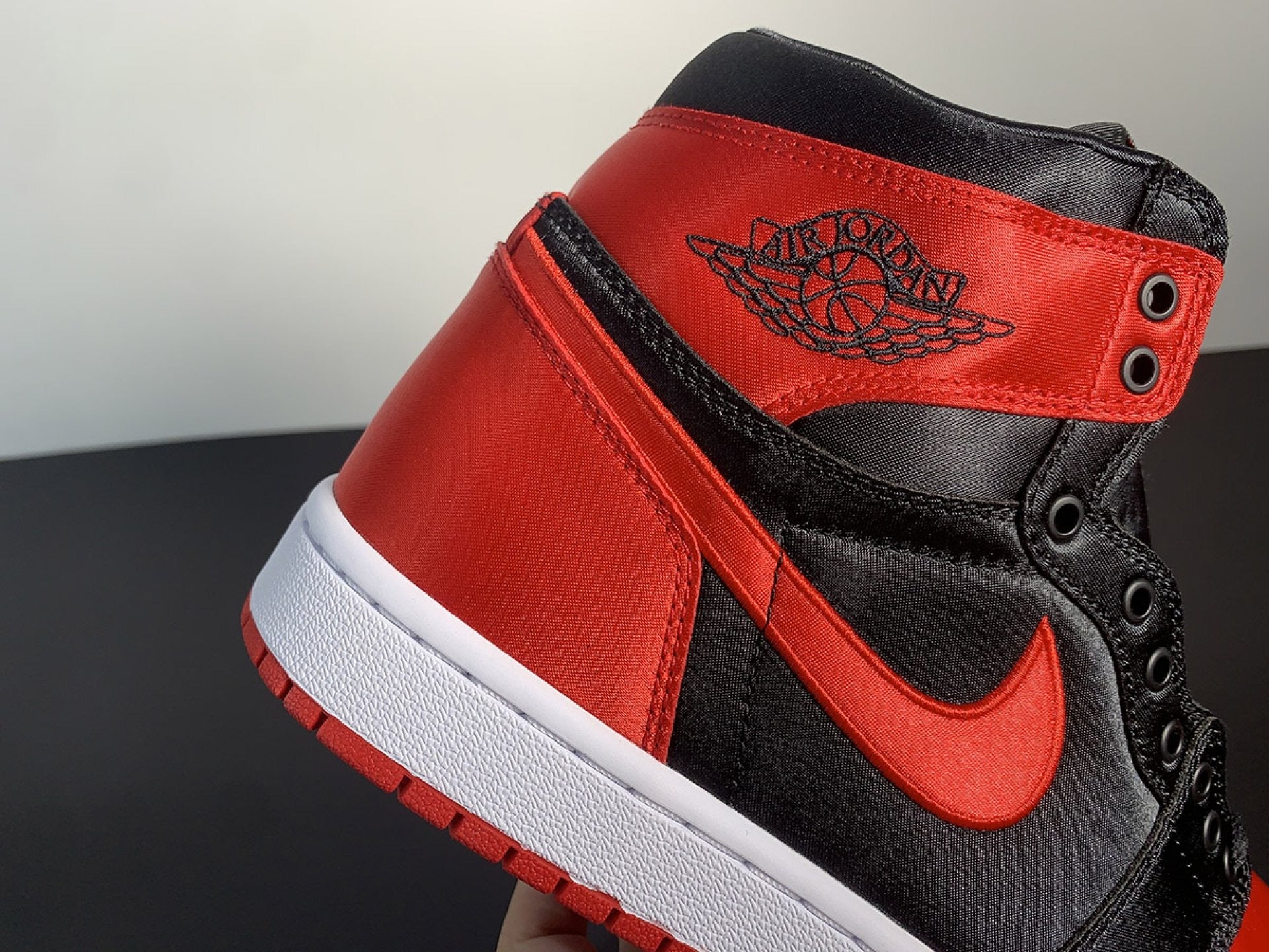 Air Jordan 1 Retro High OG Satin Bred