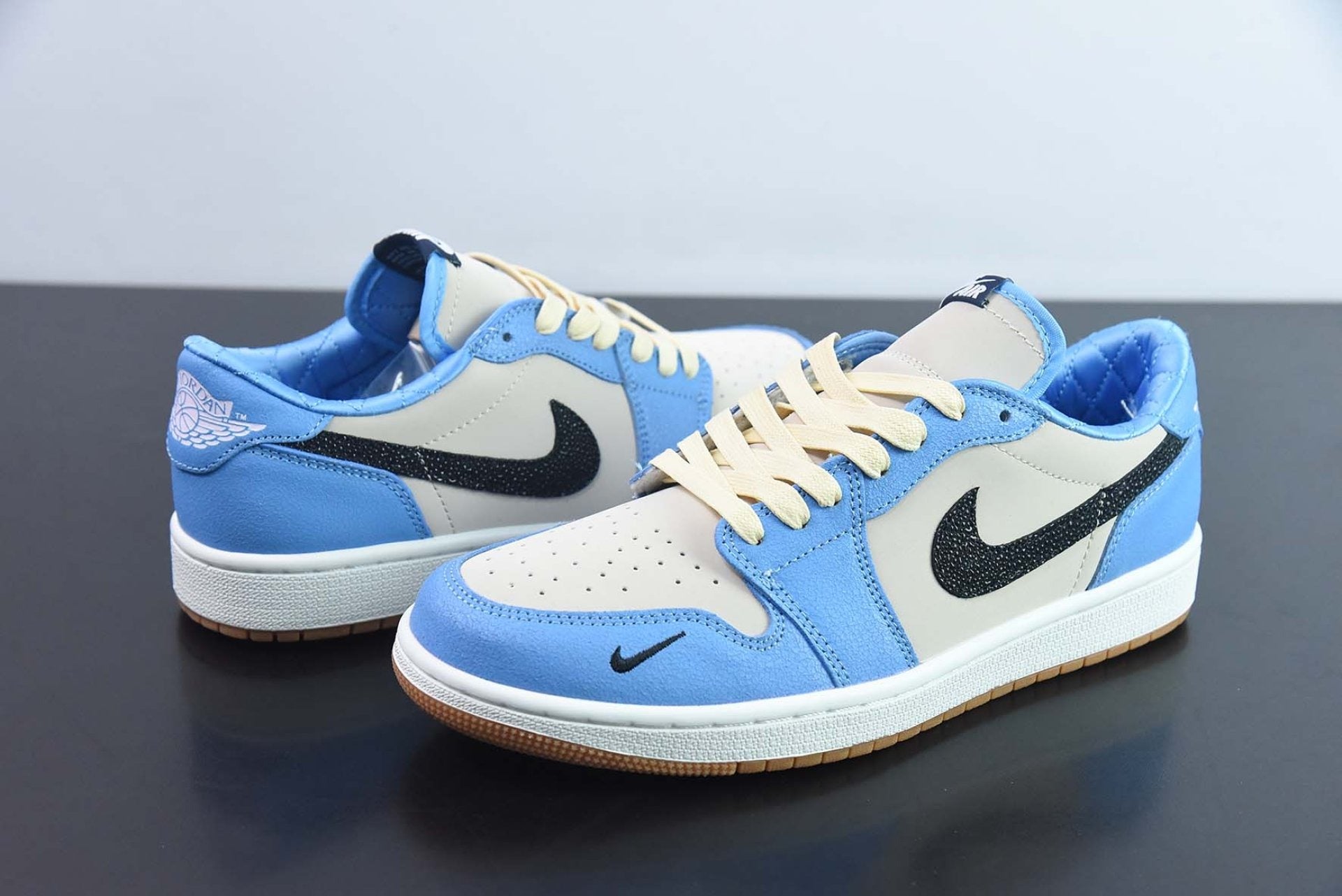 Jordan 1 Retro Low OG UNC PE