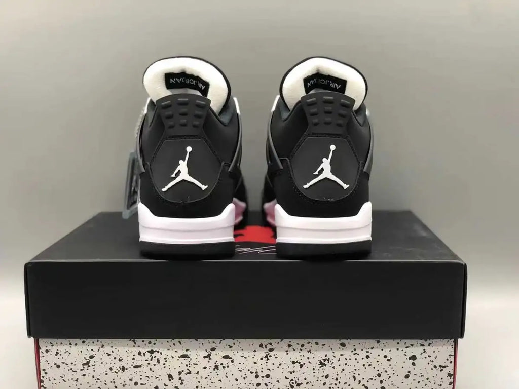 Air Jordan 4 Retro White Thunder