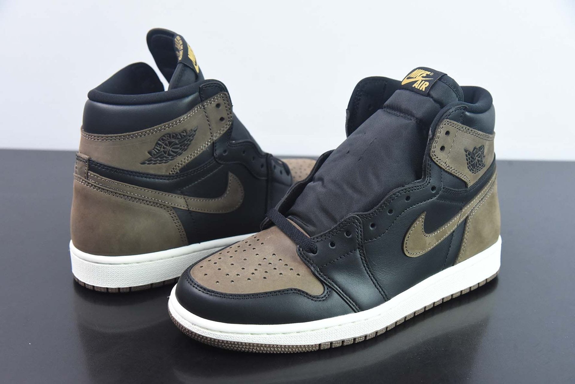 Air Jordan 1 Retro High OG Palomino