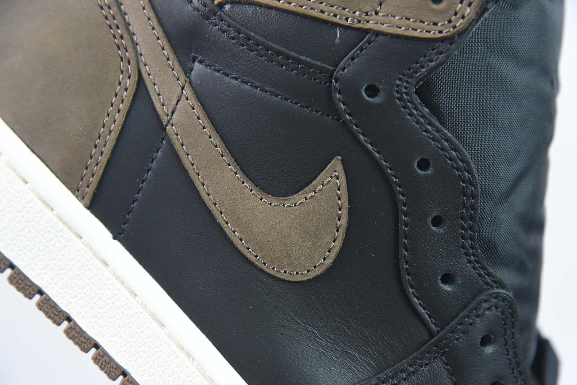 Air Jordan 1 Retro High OG Palomino