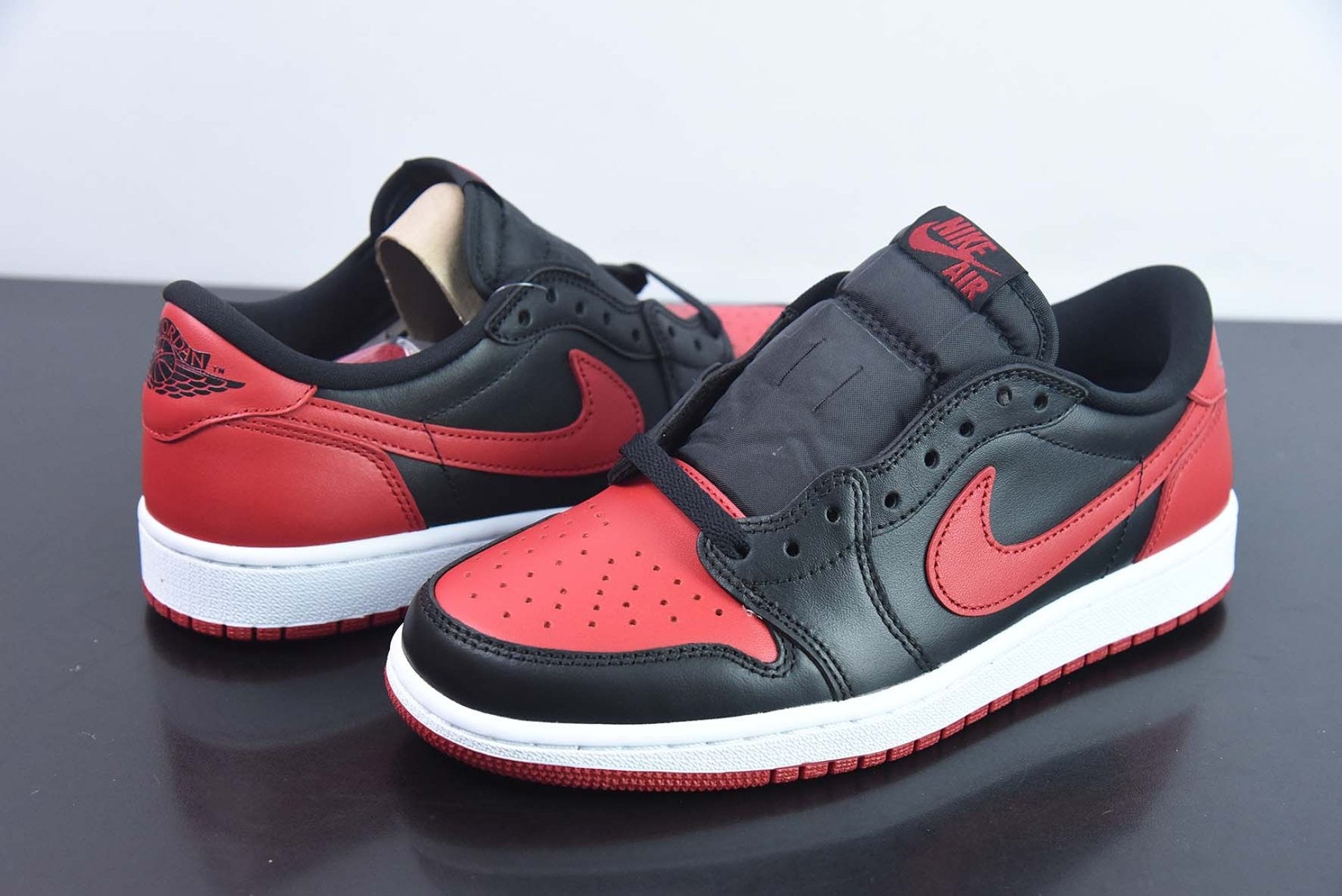 Air Jordan 1 Retro Low Bred