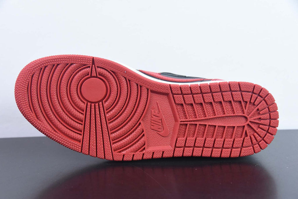 Air Jordan 1 Retro Low Bred