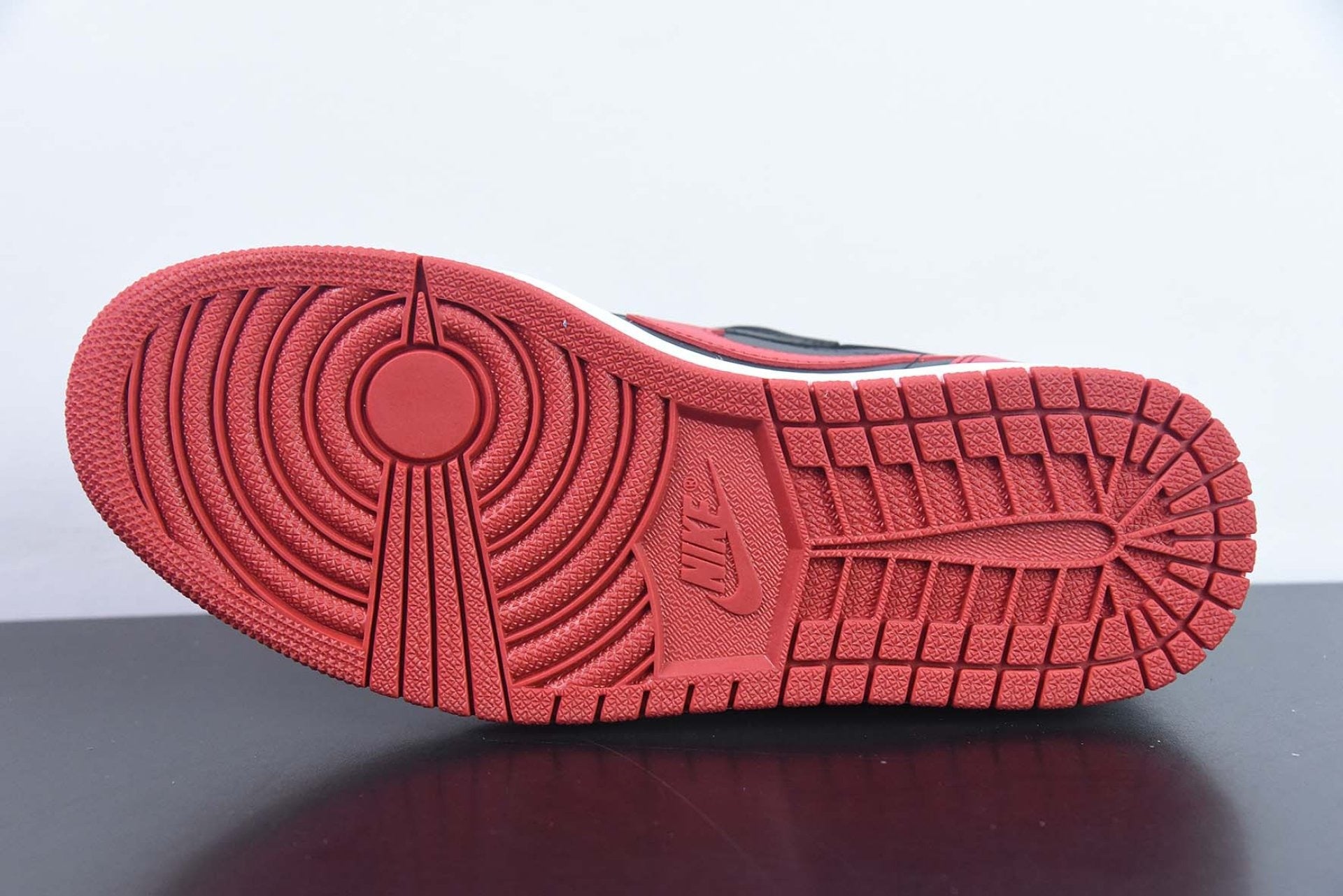 Air Jordan 1 Retro Low Bred