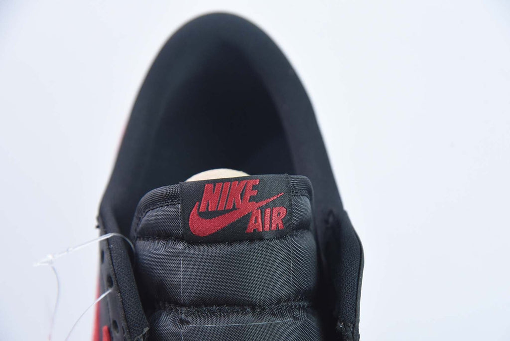 Air Jordan 1 Retro Low Bred