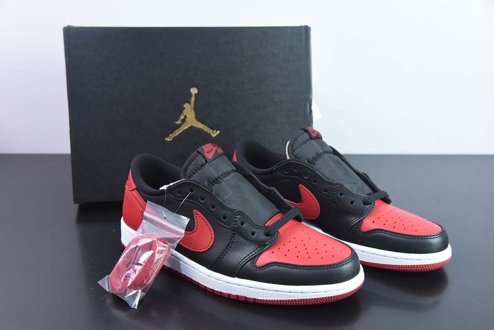Air Jordan 1 Retro Low Bred
