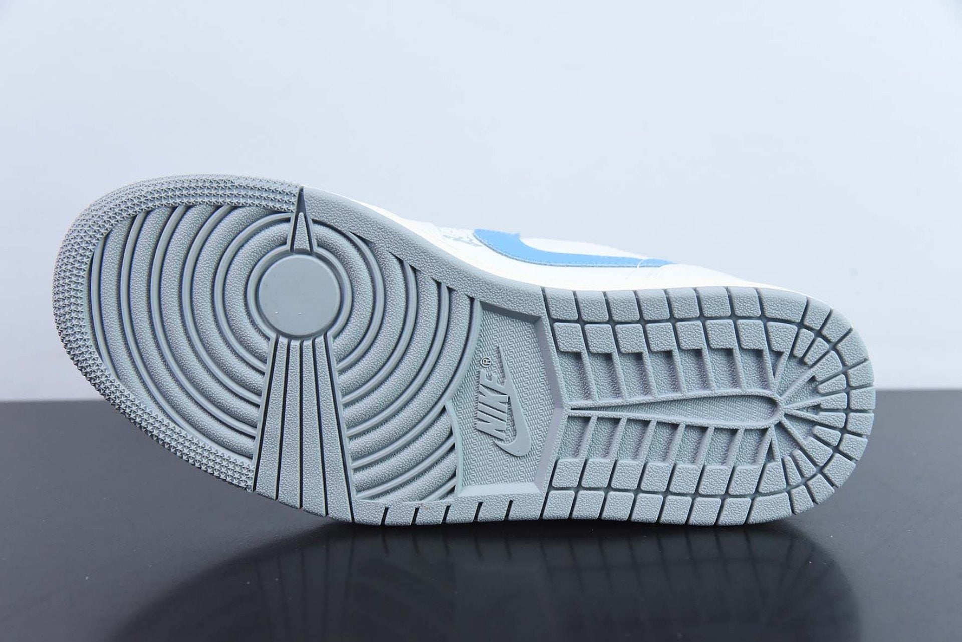 Air Jordan 1 Low “Born To Fly” Appears In University Blue