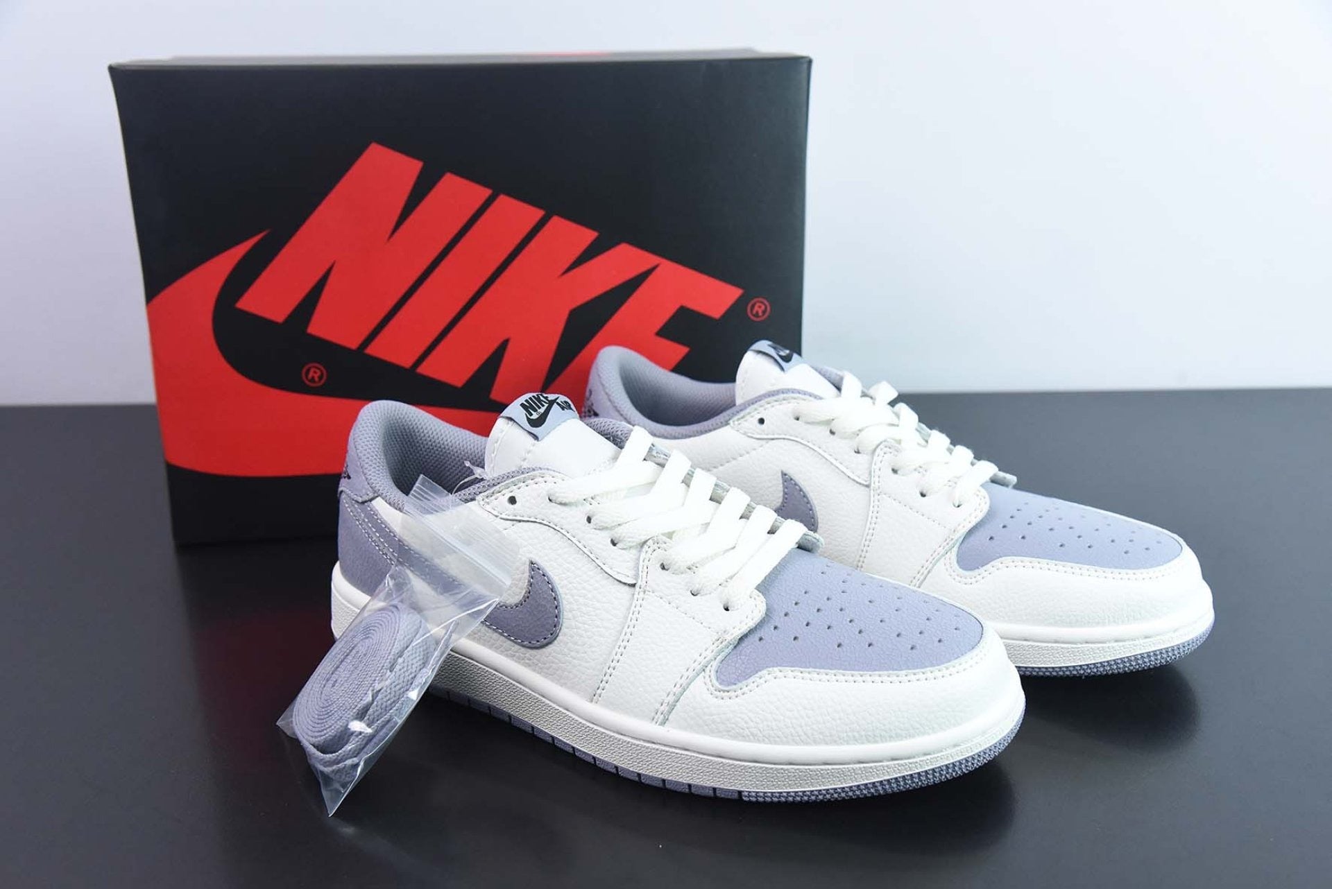 Air Jordan 1 Retro Low OG Atmosphere Grey